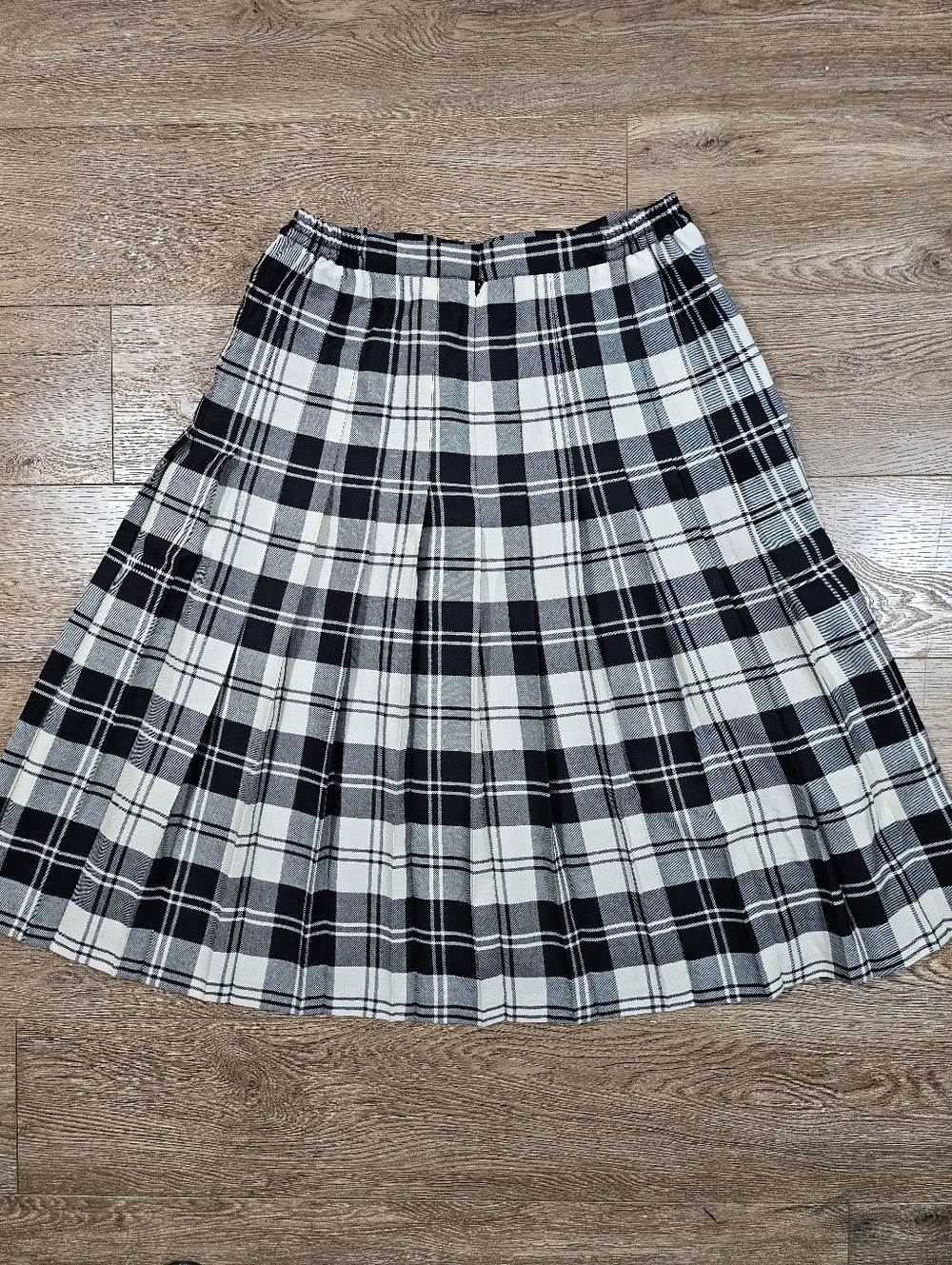 O'Neil Of Dublin 100% Wool Black & White Tartan Plaid Pleated Midi Skirt